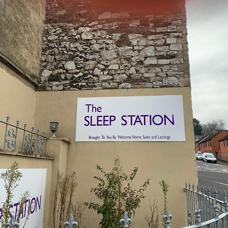 The Sleep Station Newport Hotel Buitenkant foto